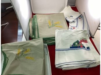 Large Lot Of Vintage Embroidered Cross Stitch Linen Napkins And Table Cloth