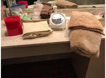 Assorted Bathroom Decor