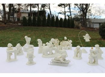 Very Nice Holiday Collection Of 15 Snow Babies From Department 56 Including Music Box