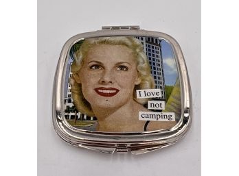 Retro-style Makeup Compact - I LOVE NOT CAMPING