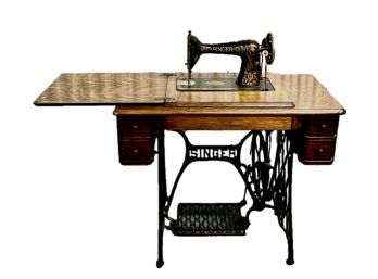 Antique 100 Year-old SINGER Treadle-Operated Sewing Machine In Cabinet (very Good Condition)