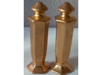 Set Of Salt & Pepper Shakers Ceramic With Gold Wash Unmarked