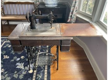 Amazing 1908 Antique New Home Rotary Treadle Sewing Machine Cabinet With Machine, Cabinet & 4 Drawers 1908