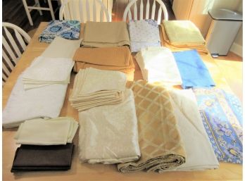 Large Grouping Contemporary Table Linens