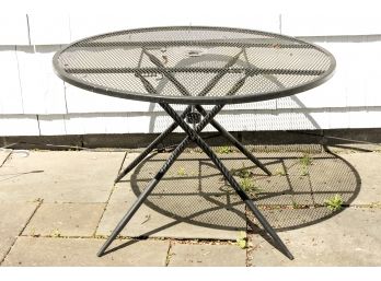 Round Metal Mesh Outdoor Table