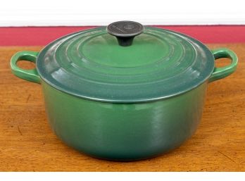 Le Creuset Signature Enameled Cast-Iron French Dutch Oven Casserole Dish