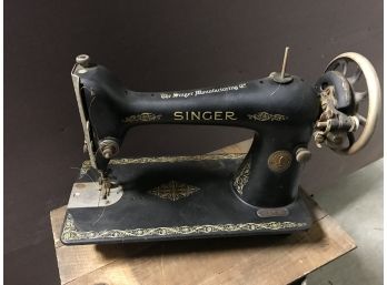 Vintage Singer Sewing Machine 1928  AC Model