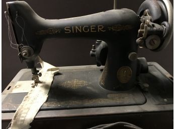 Vintage Singer Sewing Machine Model AC 1928s