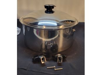 16 Quart Stainless Steel Stock Pot. Brand New. New In Box. NIB.             -                 Loc: Family Room