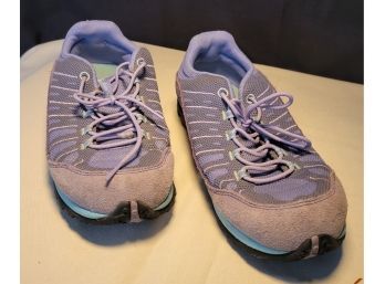 Women's Columbia Sneakers / Hikers.  Size 4.  Looks Minimally Used.                 Loc: Under Kit Sink