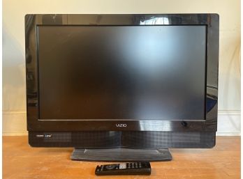 Newer Vizio Flat Screen HDTV / 31.5 Inches