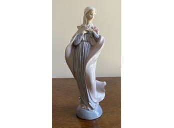 Lladro Our Lady With Flowers Porcelain Figurine