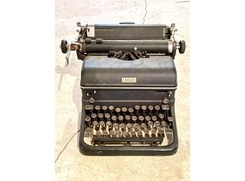 Vintage 1950s Royal Typewriter
