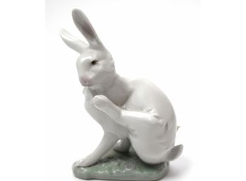 Lladró 'Washing Up' Bunny Rabbit Porcelain Figurine
