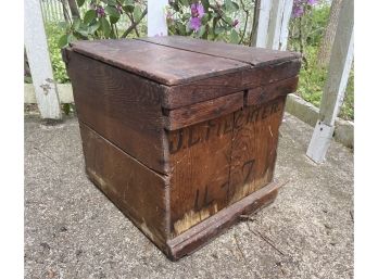 Great Looking Primitive Wooden Storage Box