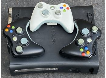 XBox360 XBox 360 With 2 Controllers And Games