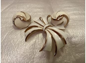 Vintage Trifari Gold Tone Cream Enamel Clip Earrings And Pin/Brooch