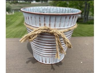 Sweet Metal Planter With Rope Detail - 2Qt