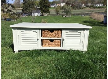 White Farmhouse Style Storage Coffee Table With Removable Baskets