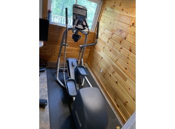 Precor EFX 221 Elliptical Exercise Machine In Excellent Condition With Pogamat