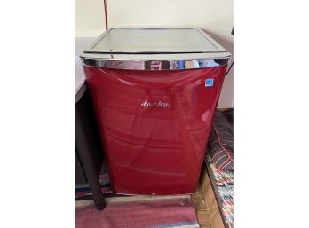 Danby Mini Refrigerator Metalic Red 4.4 Cubic Ft 21x21x33.5in