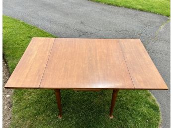 Gorgeous ETHAN ALLEN Solid Wood Table With Retractable / Extending Leaves