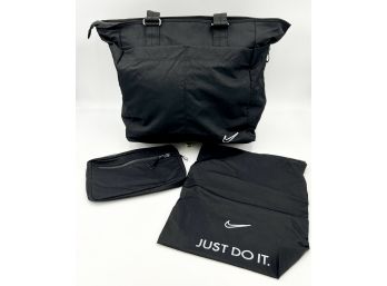 3-piece NIKE Duffel Sports Bag Set With Shoe Bag And Small Wallet / Toiletry Case - LIKE NEW