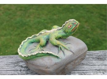 Cute Little Lizard On A Rock Resin Garden Decoration