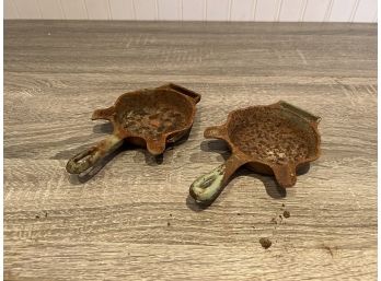 2 Piece Griswold Cast Iron Thing, Rusted