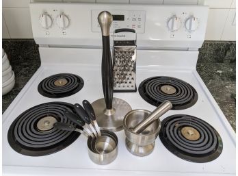 Grouping Of 8 Pieces Of Stainless Kitchenware