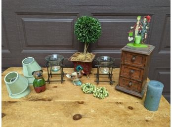 Grouping Of 15 Decorative Items