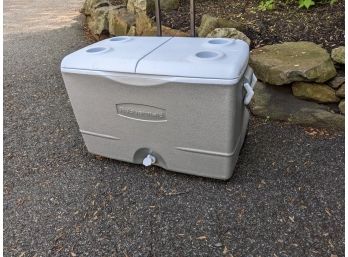 Rubbermaid Grey White Cooler