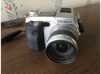 Minolta Dimage 7i 5.0 Mega Pixel Camera