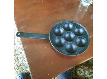 Vintage Cast Iron Biscuit Pan Or Egg Poacher In Excellent Condition #38