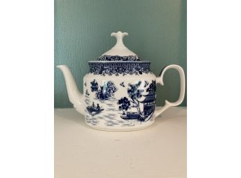 Willow Pattern Style Teapot Gracie China 7in Tall