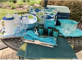 Blue And Green Fish Themed  Outdoor Eating Service Ware