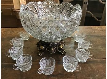 Beautiful Vintage L .E. Smith Glass Daisy And Button Punch Bowl Set With Gold Metal Base, 12 Cups