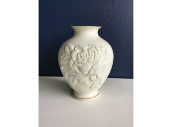 Lenox Vase, Rosebud Collection - 5D X 7H