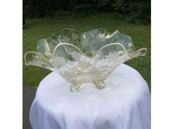 Beautiful Antique Elegant Etched Glass Ruffled Fruit Bowl