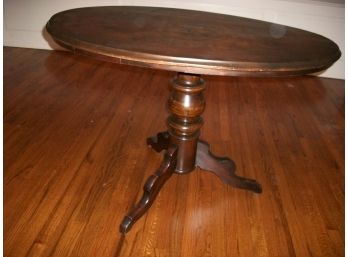 Vintage Oval Walnut Victorian Style Table Nice Size Overall A Nice Piece