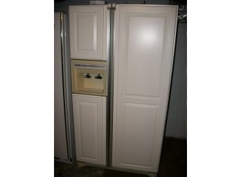 Amana Side By Side Refrigerator W/ Ice Maker - Perfect Working Order - NICE !