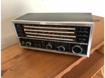 The Hallicrafters Vintage Star Quest II S-125 Radio