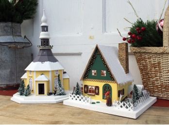 Pair Erzgebirge Christmas Village Pieces
