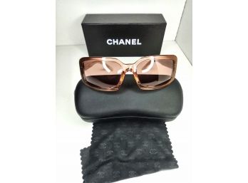 VINTAGE CHANEL SUNGLASSES WITH ORIGINAL CASE AND WIPING CLOTH INCLUDED