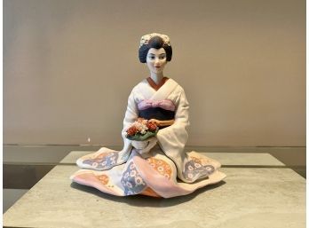 Roman Limited Edition Figurine Of A Seated Geisha Girl - Hand Signed By Irene Spencer