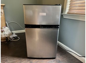 Insignia Refrigerator-Freezer - Model - NS-CF30SS9 - 3.0 Cu. Ft.