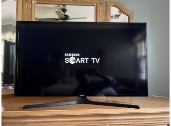 Samsung Smart TV With Remote Model - UN40J520DAF