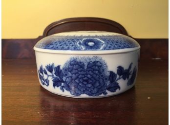 Beautiful Mattahedeh Blue White Covered Round Ceramic Box
