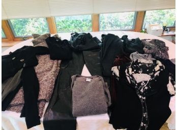 35 Piece Lot Of Ladies Clothing - Size 6 And Smalls