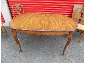 Vintage Bassett Dining Table And Chairs